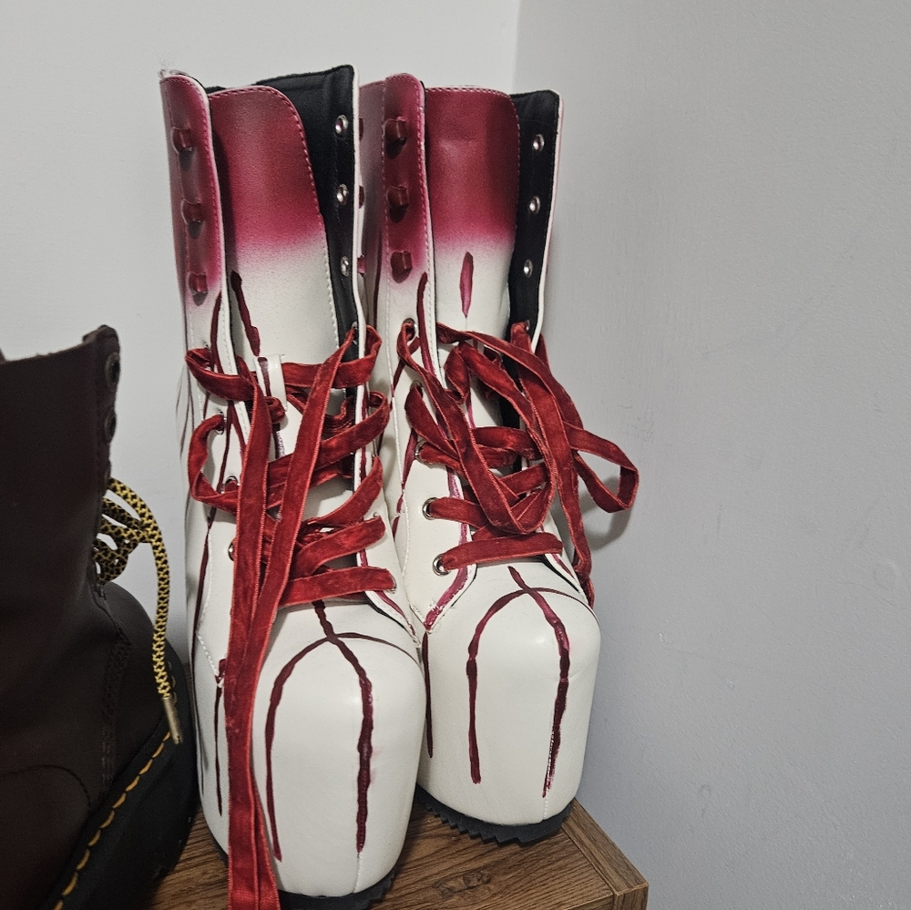 Dolls Kill Bloody Heels Sz.6